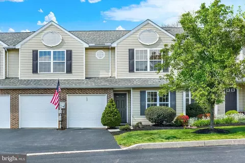 153 Peregrine Ln, Hummelstown, PA 17036