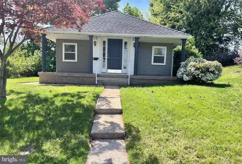 913 Chestnut St, Middletown, PA 17057