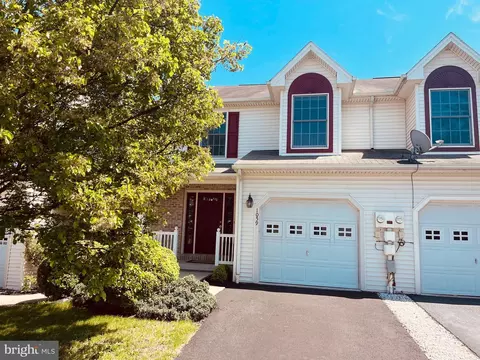 1059 Memory Ln, Harrisburg, PA 17111
