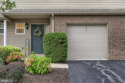 231 Thrush Dr, Hummelstown, PA 17036