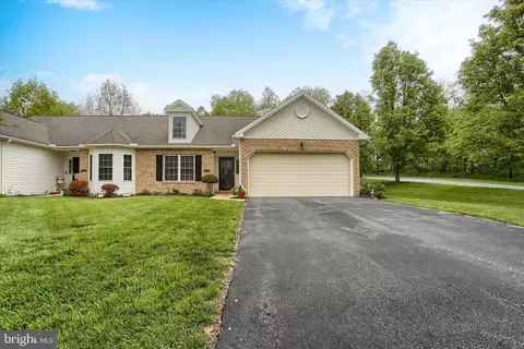 387 Schaffner Dr, Harrisburg, PA 17112