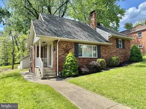 610 Georgian Pl, Harrisburg, PA 17111