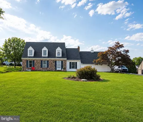 1808 Blacklatch Ln, Middletown, PA 17057