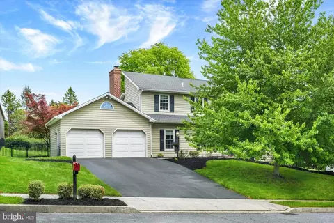 2405 W Bayberry Dr, Harrisburg, PA 17112