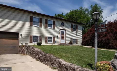 124 Evergreen St, Hummelstown, PA 17036