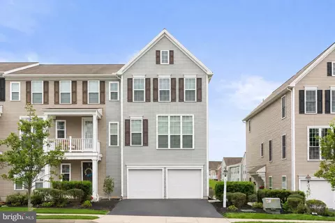 541 Fawn Ln, Hummelstown, PA 17036