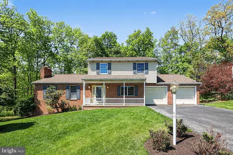 802 Leeds Ct, Harrisburg, PA 17112