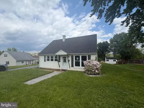 1058 N Pine St, Middletown, PA 17057