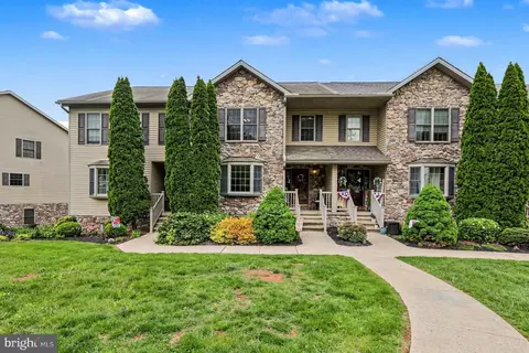 1212 Overlook Rd, Middletown, PA 17057