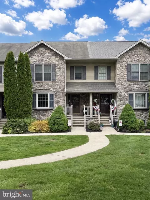 1212 Overlook Rd, Middletown, PA 17057