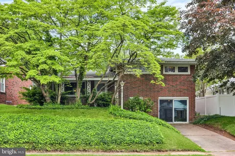 240 Walnut St, Highspire, PA 17034