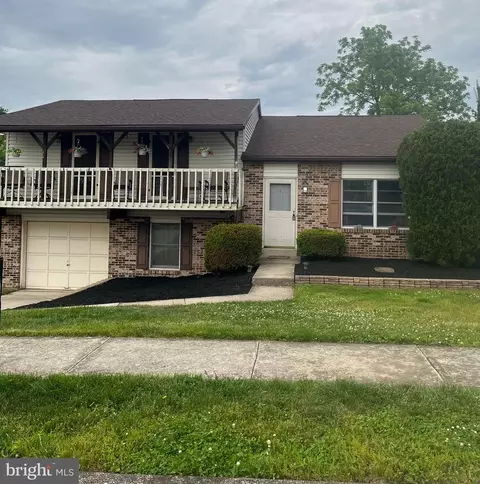 5561 Banbridge Dr, Harrisburg, PA 17112