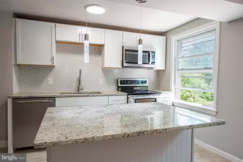 2205 Kensington St, Harrisburg, PA 17104