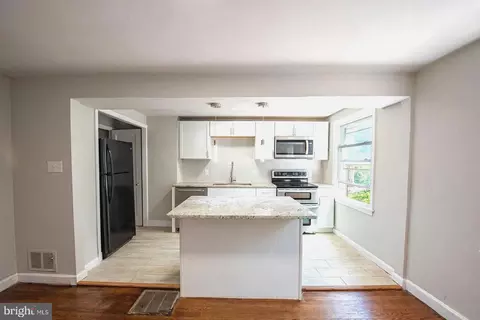 2205 Kensington St, Harrisburg, PA 17104