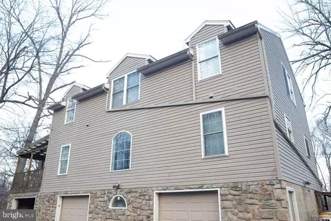 198 Valley Ln, Hummelstown, PA 17036
