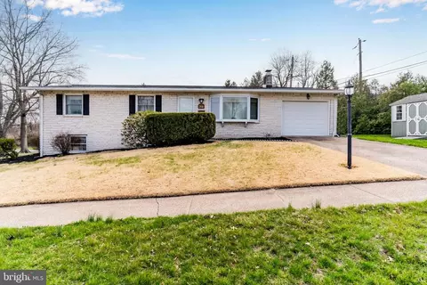 523 Hastings Dr, Harrisburg, PA 17109