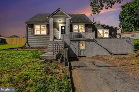 214 N Railroad St, Hummelstown, PA 17036