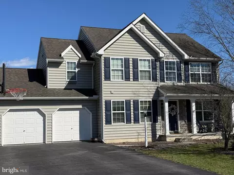 1805 Boxwood Cv, Palmyra, PA 17078