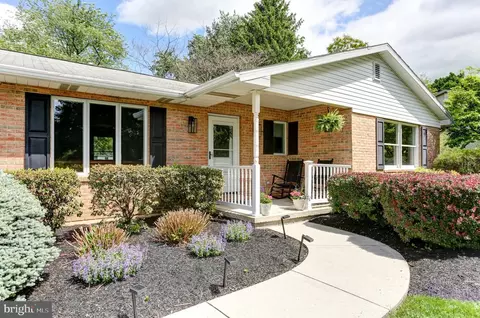 1082 Trail Rd, Hummelstown, PA 17036