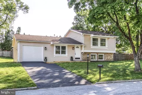 5577 Edsel St, Harrisburg, PA 17109