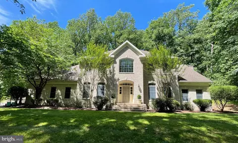 1071 Knoll Dr, Hummelstown, PA 17036
