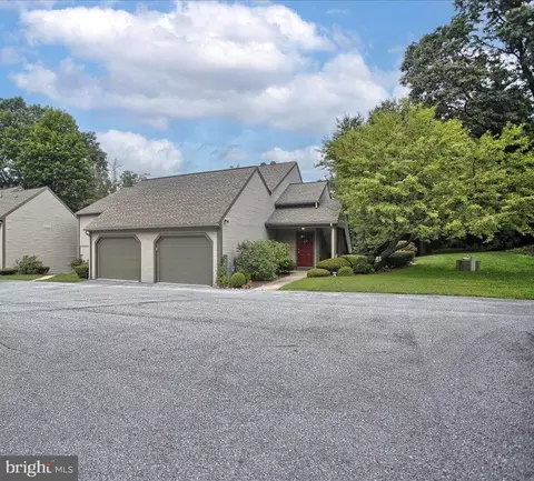563 Roslaire Dr, Hummelstown, PA 17036