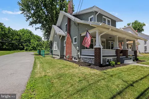 Exterior - 163 E Derry Rd, Hershey, PA 17033 photo 8 of 9