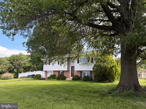 479 Sue Dr, Hummelstown, PA 17036