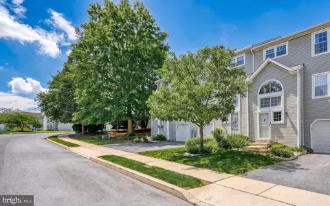 6239 Spring Knoll Dr, Harrisburg, PA 17111