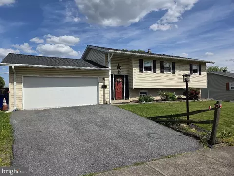 5 Heatherwood Cir, Middletown, PA 17057