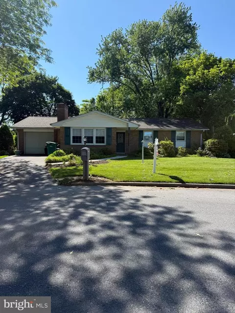 230 Robin Rd, Hershey, PA 17033