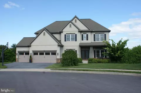 140 Woods Edge Dr, Hummelstown, PA 17036