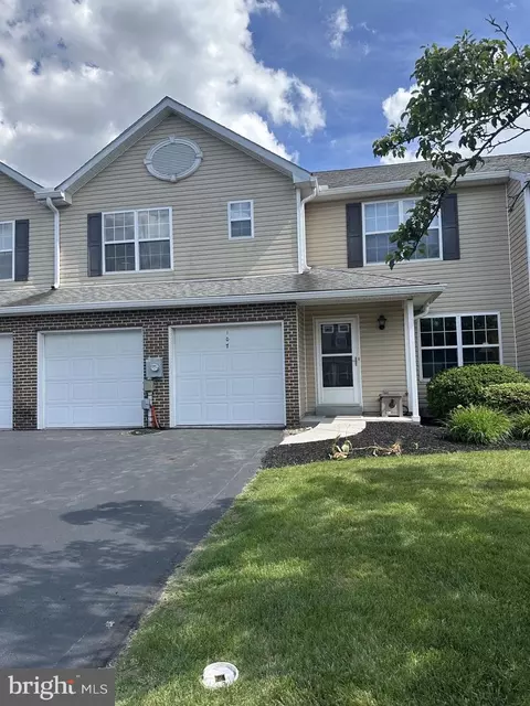 107 Peregrine Ln, Hummelstown, PA 17036