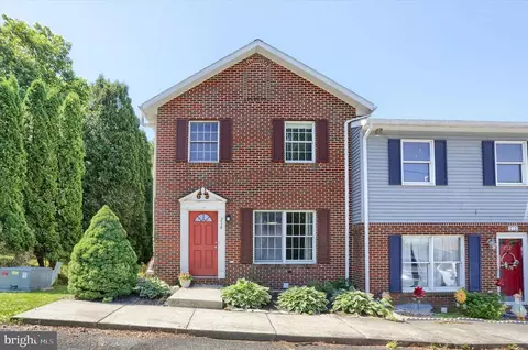 214 Schoolhouse Ln, Millersburg, PA 17061