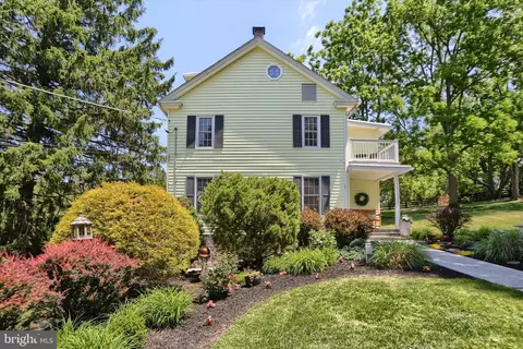 737 Piketown Rd, Harrisburg, PA 17112