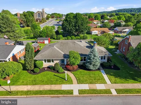 412 W Caracas Ave, Hershey, PA 17033
