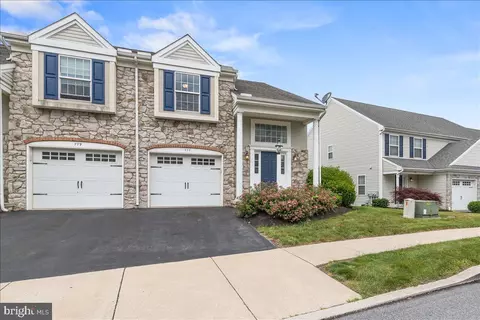 777 Oak Leaf Ln, Harrisburg, PA 17111