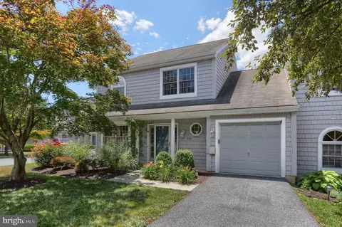 Exterior - 240 Crescent, Hershey, PA 17033 photo 4 of 10