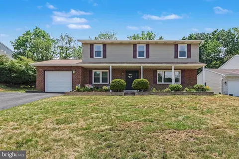 7949 Bayard Dr, Hummelstown, PA 17036
