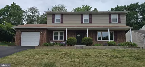 7949 Bayard Dr, Hummelstown, PA 17036