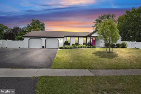 1098 Hillview Ln, Hershey, PA 17033