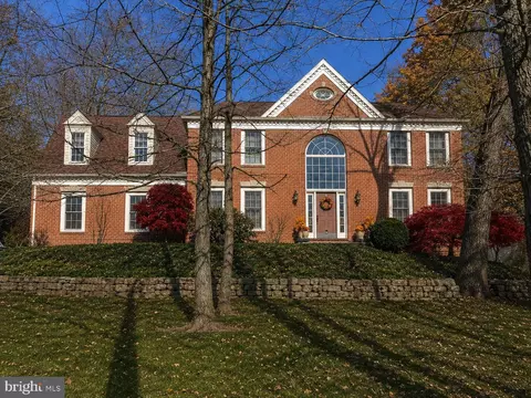 4701 Rock Ledge Dr, Harrisburg, PA 17110