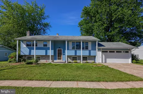 8 Heathglen Rd, Middletown, PA 17057
