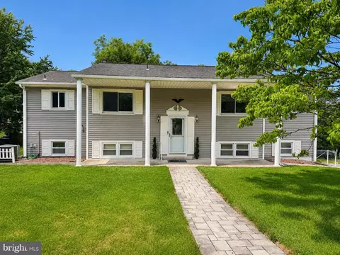 469 Hoffman Dr, Harrisburg, PA 17111