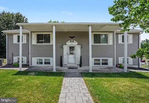 469 Hoffman Dr, Harrisburg, PA 17111