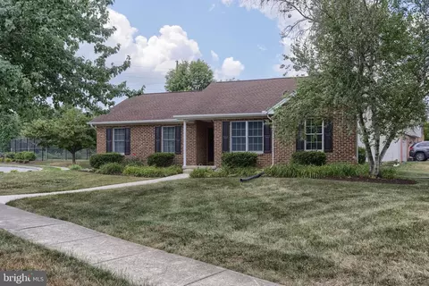 1 Sweet Arrow Dr, Hummelstown, PA 17036