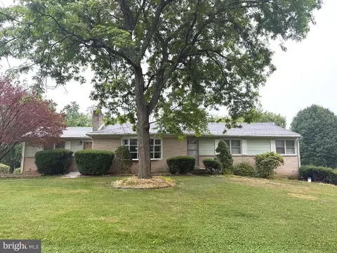 1141 Green Tree Rd, Harrisburg, PA 17112