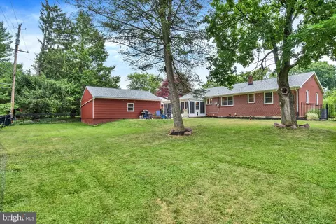 Exterior - 225 E Glenn Rd, Hershey, PA 17033 photo 4 of 6