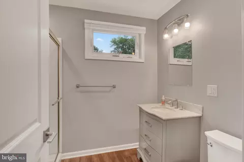 Bath - 225 E Glenn Rd, Hershey, PA 17033 photo 1 of 2