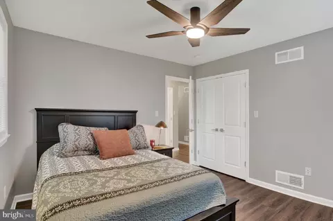 Bedroom - 225 E Glenn Rd, Hershey, PA 17033 photo 3 of 4